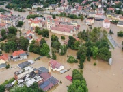 Trwa walka z powodzią. Pierwsze szczodre deklaracje pomocy