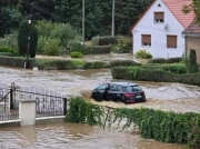 Nysa: Nie żyje znany chirurg, jego auto znaleziono na zalanej ulicy