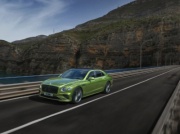 Hybrydowy i niesamowicie mocny nowy Bentley Flying Spur