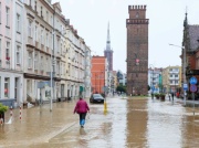 Worki z piaskiem towarem pierwszej potrzeby. Ceny wystrzeliły, ale nie wszędzie