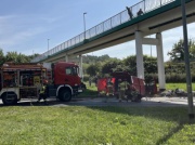 Kierowca zginął po uderzeniu w filar kładki na ul. Powstańców Śląskich (ZDJĘCIA)