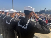 Gwiaździsta bandera na USS New Jersey. Kolejny okręt podwodny typu Virginia w składzie US Navy