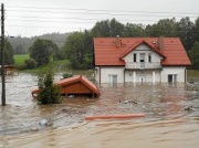 Fala powodziowa porwała księdza w Lądku-Zdroju. 