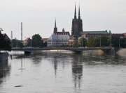 Fala kulminacyjna dotarła do Wrocławia! Wały przesiąkły