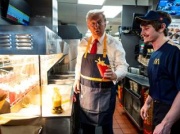 Donald Trump na zmianie w McDonald's. To nie photoshop, ani AI. Sieć reaguje