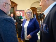 Polacy kupują mniej ubrań. Minister zaskoczyła. 