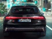 Audi S7 kiedyś: „cztery lufy”. Audi S7 dzisiaj: brak końcówek wydechu. Tak się przyzwyczaja klientów