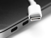 Porównali tani i drogi kabel USB C. Skaner rentgenowski pokazał różnice