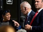 Biden stanął w kolejce i odczekał 37 minut. Wszystko dla Kamali Harris