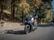 Kymco Downtown 350i vs. QJMotor Fort 350. Miejski czy turystyczny?