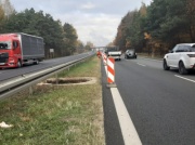 Zapadlisko i utrudnienia na drodze krajowej. Jadąc na Wszystkich Świętych trzeba uważać