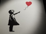 Kim jest Banksy? Współpracownik artysty wyjaśnia, czemu szybko się tego nie dowiemy