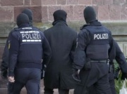 Polityk AfD związany z grupą terrorystyczną. Wielka akcja policji