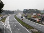 Kto ma pierwszeństwo przy zmianie pasa, a kto przy wjeździe na autostradę? Możesz się zdziwić