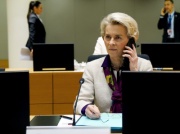 Ursula von der Leyen dzwoni do Donalda Trumpa. 