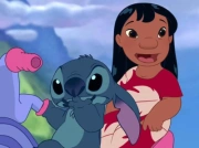 Oficjalne zdjęcie z Lilo & Stitch. Tak wygląda kosmita z filmu aktorskiego