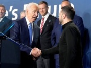 Biden zniósł zakaz. Media: specjaliści pojadą do Ukrainy