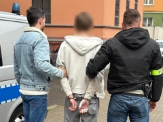 Sprawca uszkodzenia trzech aut na poznańskiej Starówce w rękach policjantów