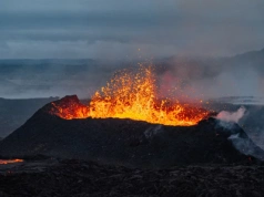 Erupcja wulkanu wyrzuciła kilogramy popiołu. Chmura zanieczyszczeń dotrze nad Polskę?