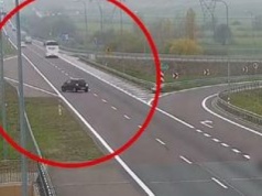 O krok od tragedii. Kobieta cofała auto na drodze ekspresowej