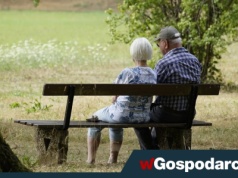 Seniorzy rezygnują z 13. i 14. emerytury. Co się dzieje?