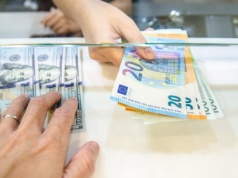 Dolar góruje nad euro na początku roku. Jest najmocniejszy od ponad dwóch lat