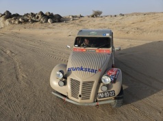 Citroën 2CV na Rajdzie Dakar Classic: Legenda motoryzacji w wydaniu na pustynię