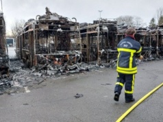 Niemal 1 proc. autobusów na wodór spłonęło w Europie tego samego dnia. Jeden parking, jeden pożar. Francja. 7 sztuk