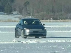 Tesla Model Y Opal / Tesla Model Y Juniper bez kamuflażu uchwycona podczas zimowych testów? [Weibo / CnEVPost]