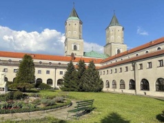 Jutro gabinet osobliwości w Opactwie Jarosławskim. Lalka o trzech twarzach, największa osa na świecie i wiele innych