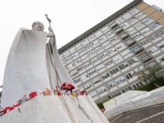 Papież w Gemelli: rano był kryzys oddechowy