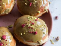 Pączki pistacjowe