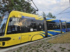 Utrudnienia na osiedlu Jar w Toruniu. Tramwaj wypadł z szyn. Kursuje komunikacja zastępcza