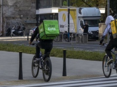 Wszyscy skarżą się na kurierów. Pierwsze miasto wprowadzi nowe zasady: oberwą wszyscy rowerzyści