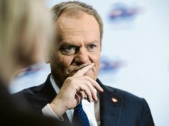 Tusk zwrócił się do Kaczyńskiego. "To na odległość pachnie zdradą. Naród nie wybaczy"