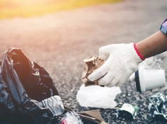 Wyrzucasz śmieci przez okno? Szykuj 5 tys. złotych na mandat