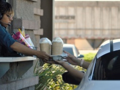 Pozwał Starbucks za poparzenie herbatą. Gigantyczne odszkodowanie