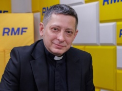 Watykan po śmierci papieża: Kto teraz rządzi i co z nominacjami biskupów?
