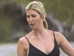 Przyodziana w bikini Ivanka Trump surfuje na plaży w Kostaryce. Forma marzenie?