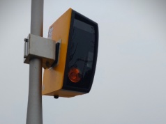Naprawiony fotoradar rekordzista podziałał dobę i znowu został uszkodzony.