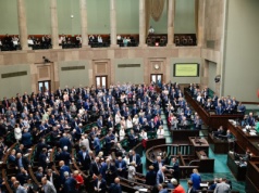 Alkoholizm, przemoc, próby samobójcze. Mroczna strona polityki