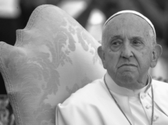 Papież Franciszek tuż przed śmiercią nie posłuchał lekarzy. Prosili go o jedno