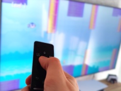 Znalazłem aplikację na telewizorze Samsunga i prawie rozwaliłem pilota. Daje jej 9 na 10