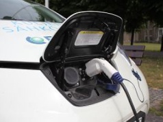 Elektryki stoją stosami jak na cmentarzysku. To już ich koniec?