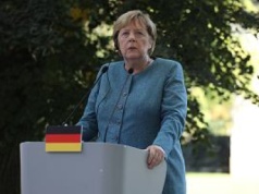Angela Merkel broni swojej polityki migracyjnej. 