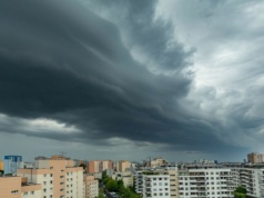 IMGW ostrzega: możliwe nawałnice, a to dopiero początek. Tutaj w Polsce przejdą dzisiaj burze