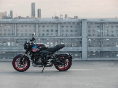 Triumph Trident 660 Triple Tribute Edition 2025. Inspirowany wyścigami