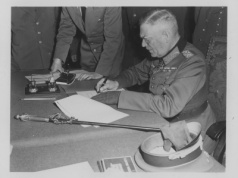80. rocznica zakończenia II wojny światowej. Trump ustanawia nowe święto. Dlaczego Polacy nie lubią tego dnia?