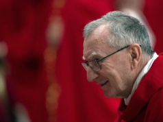Kłopoty jednego z faworytów. Umowa z Chinami może zaszkodzić kardynałowi Parolinowi