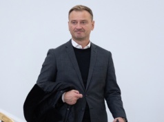 Nitras wypiera się własnych słów o opiłowywaniu katolików